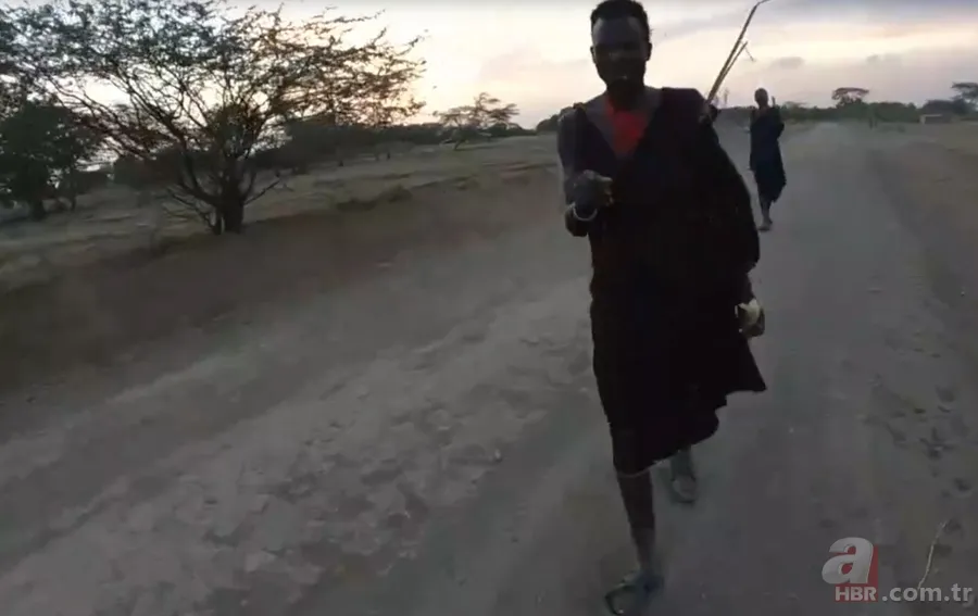 YouTuber Nurgül Türk'e Afrika’da kabileden taciz! "Kaç kız kaç!" 15