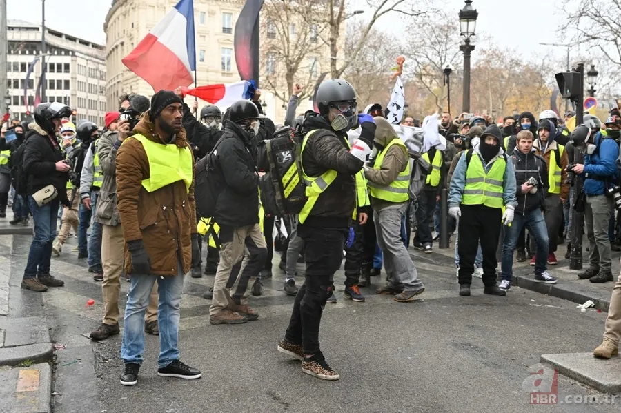 Fransa'da Macron için 'diktatör' sloganları 25
