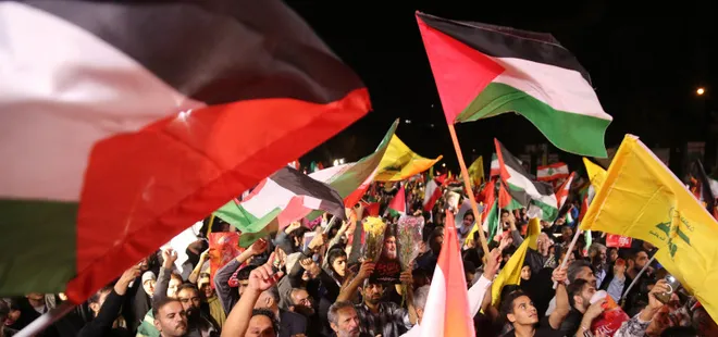 İsrail’e saldıran İran’da büyük sevinç! Halk meydanlara indi