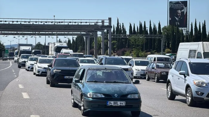 bayram-tatili-oncesi-istanbuldan-kacis-giselerde-arac-kuyruklari-uzadi-1749141818368.jpg FOTOĞRAF: AA