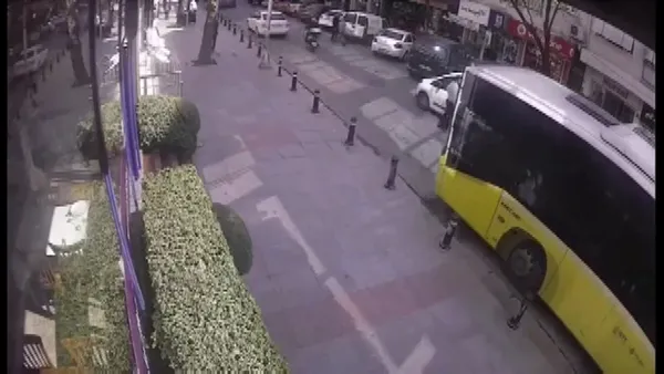 1649584910308.jpg Yol ortasına park ettiği aracıyla İETT otobüsü arasında sıkıştı - 3
