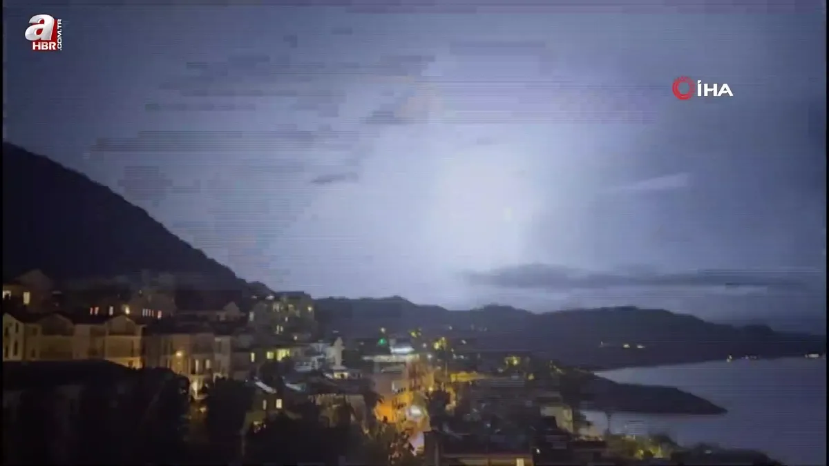 Şimşeklerin dansı kamerada