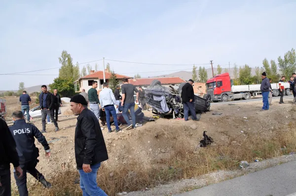 Afyonkarahisar'da feci kaza! Ölü ve yaralılar - 3