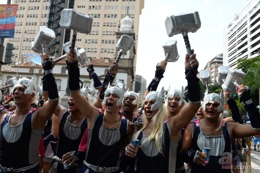 Dünyanın en tanınmış karnavalı Brezilya'da başladı 23