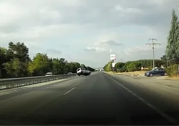 Köpeğe çarpmamak için takla attı