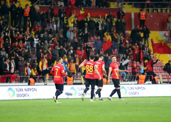 Kayserispor - Adana Demirspor maçı nefes kesti! 4 gollü maçta kazanan çıkmadı