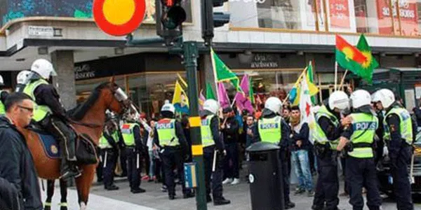 İsveç devlet televizyonu terörist elebaşı Ferhat Abdi Şahin’e mikrofon uzattı! Terörist İsveç’ten destek istedi