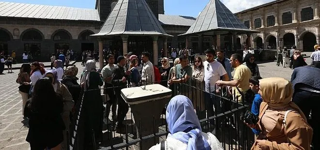 Medeniyetler Kenti Diyarbakır’da çifte bayram! Tarihi mekanlar doldu taştı