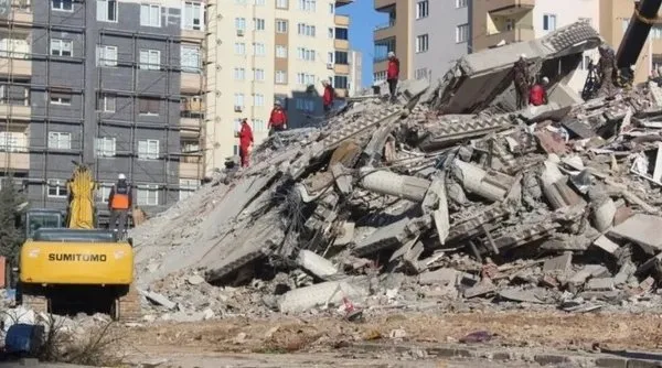 adiyamanda-yikilan-apartmanin-muteahhidi-yurt-disina-kacarken-yakalandi-1676832041574.jpg