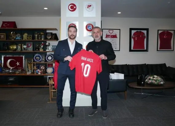 yapay-zekayla-degil-kalple-yazdim-sinan-akcildan-mars-mujdesi-1775804468917.jpeg Sinan Akçıl, TFF Başkanı Hacıosmanoğlu'nu ziyaret etmişti