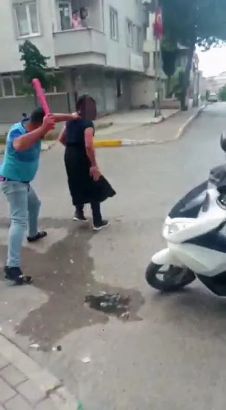Taciz iddiası öfkeli kocayı çılgına çevirdi! Sokak ortasında kepaze oldu - 5