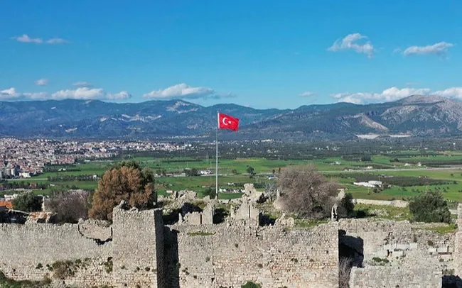becin-antik-kentindeki-kale-cesmesinden-yaklasik-700-yil-sonra-yeniden-su-akmaya-basladi-1616762031288.jpg Beçin Antik Kenti'ndeki Kale Çeşmesi'nden yaklaşık 700 yıl sonra yeniden su akmaya başladı - 2