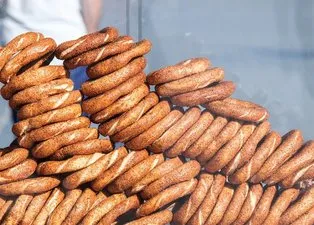Bu yöntemle asla bayatlamıyor! Tüketilmeyen simitler günlerce taze kalacak...