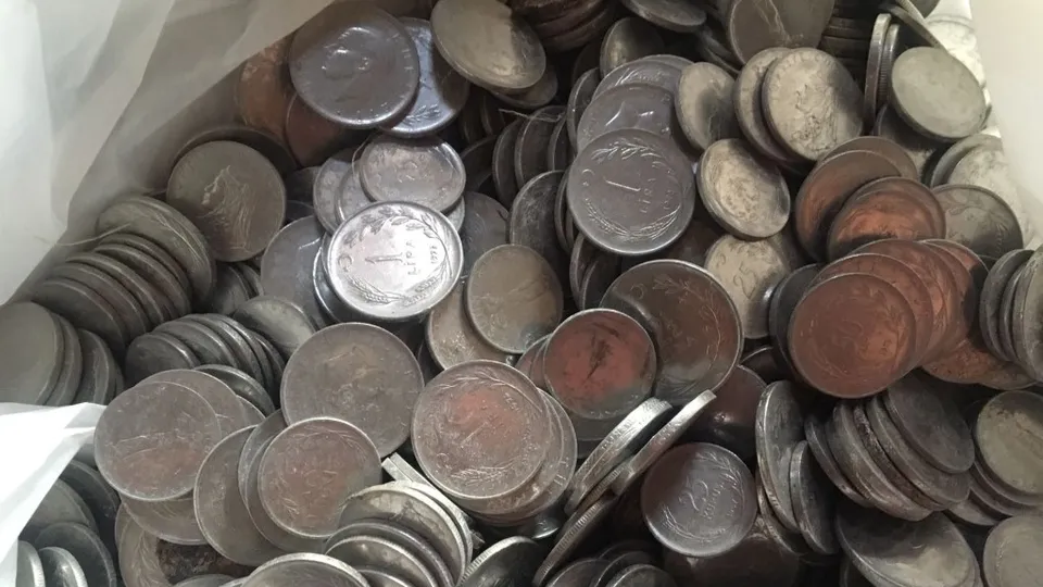 Tarihi konaktan para fışkırdı