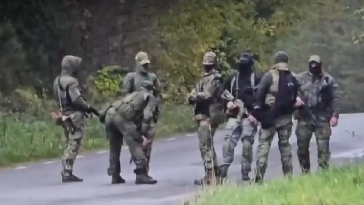 Estonya Rus askerlerini görünce sınır yolunu kapattı!