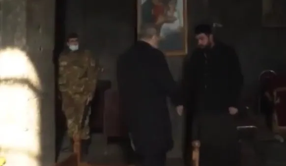 Ermenistan Başbakanı Nikol Paşinyan kiliseden böyle kovuldu