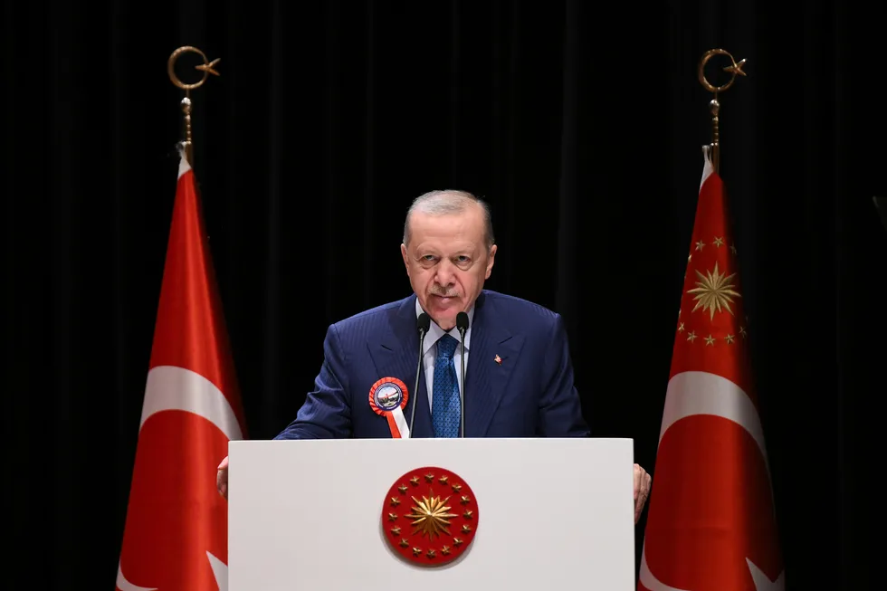 baskan-erdogandan-mezuniyet-toreninde-net-mesaj-milli-guvenlikten-taviz-vermeyiz-1783695589352.jpg Başkan Erdoğan'dan mezuniyet töreninde net mesaj: Milli güvenlikten taviz vermeyiz - 2