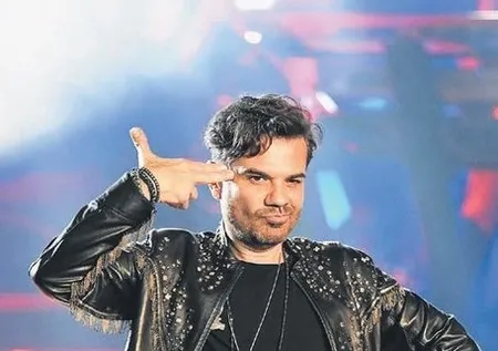 Kenan Doğulu’nun Harbiye konserinde yasak aşk bombası! Aslı İşler…