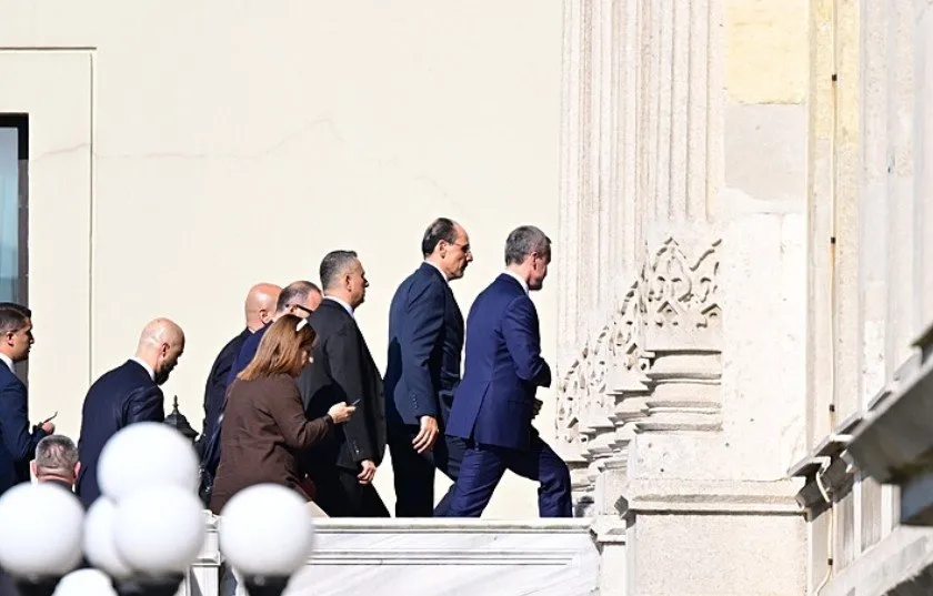 RUS VE UKRAYNA HEYETLERİ ÇIRAĞAN SARAYI’NDA!