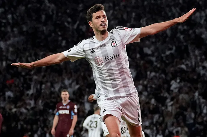 ziraat-turkiye-kupasi-finalinde-5-gollu-duello-zafer-besiktasin-iste-heyecan-dolu-macin-gol-anlari-1716494804813.jpg Ziraat Türkiye Kupası finalinde 5 gollü düello! Zafer Beşiktaş'ın | İşte heyecan dolu maçın gol anları... | Başkan Erdoğan'dan tebrik mesajı - 3