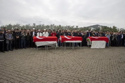 Bartın Amasra’da yürek yakan görüntü! Okan Akgül’ün 2 yaşındaki kızı babasının fotoğrafını böyle gösterdi