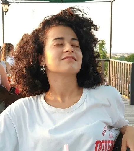 azra-gulendamin-annesi-kizina-haberi-verdi-mezari-basinda-yurekleri-dagladi-1664518623746.jpg Azra Gülendam’ın annesi kızına haberi verdi! Mezarı başında yürekleri dağladı - 1
