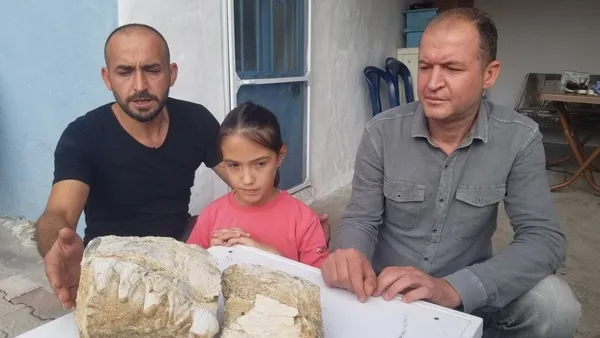 manisada-sasirtan-olay-10-yasindaki-elif-milyonlarca-yillik-fosil-buldu-1635148902924.jpg Manisa’da şaşırtan olay! 10 yaşındaki Elçin milyonlarca yıllık fosil buldu - 3