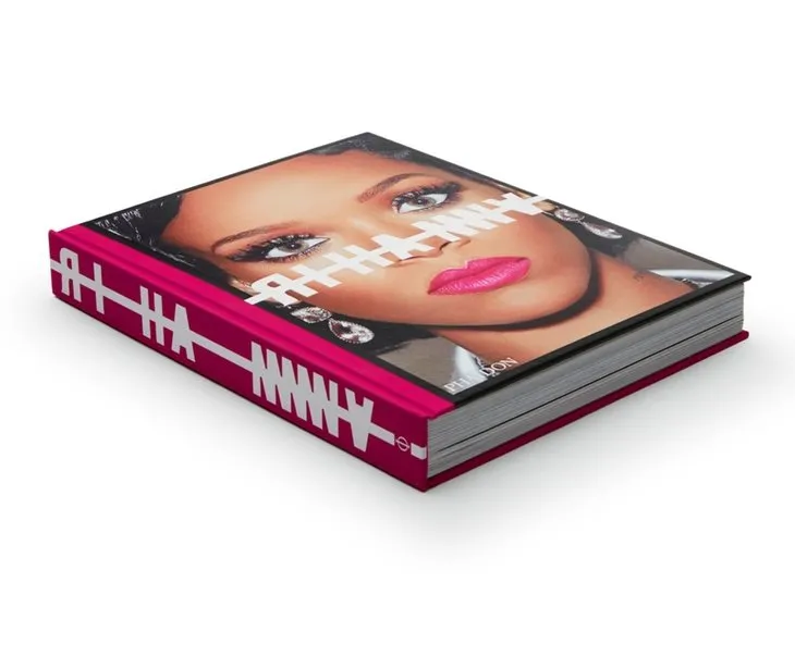 Rihanna’nın hayatı kitap oldu