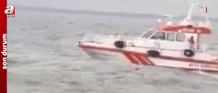 Son dakika: Kocaeli'de balıkçı teknesi battı! Teknedeki 3 kişi Kıyı Emniyeti ekiplerince kurtarıldı - 1
