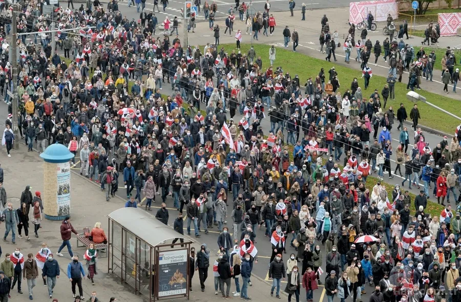 Lukaşenko'ya verilen istifa süresi doldu! Belarus sokakları yeniden karıştı 12
