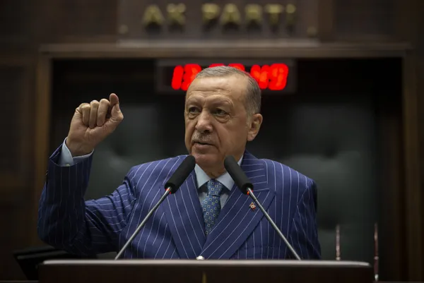 son-dakika-adalet-bakani-recep-tayyip-erdoganin-adayligi-yasaldir-1656010079247.jpg Son dakika: Adalet Bakanı: Recep Tayyip Erdoğan'ın adaylığı yasaldır - 3