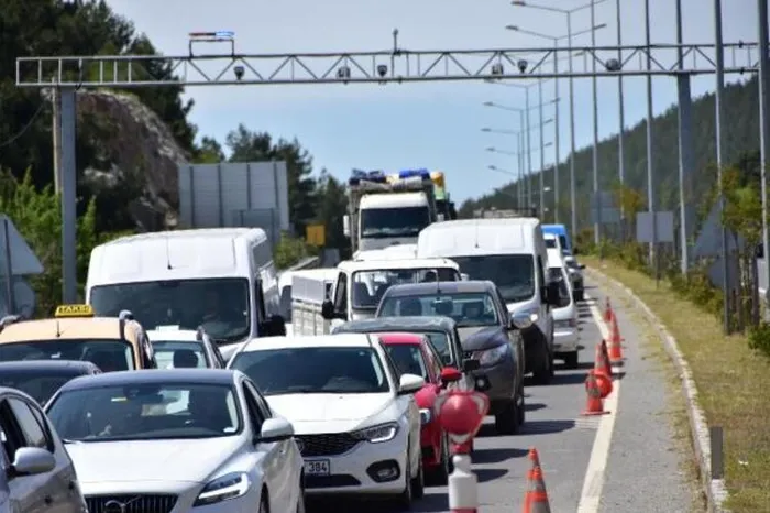 Muğla’da kısıtlama sona erdi, 4 kilometrelik kuyruk oluştu! - 3