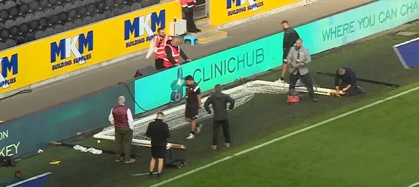 hull-city-birmingham-city-macinda-kale-diregi-krizi-1665954916388.jpg Hull City-Birmingham City maçına "kale direği" krizi damga vurdu - 1