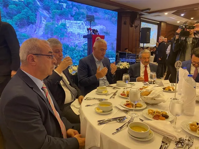 kultur-ve-turizm-bakani-ersoydan-2-gunde-hizmet-verdigi-soz-tuttu-1711827496664.jpg Kültür ve Turizm Bakanı Ersoy’dan 2 günde hizmet! Verdiği söz tuttu - 2
