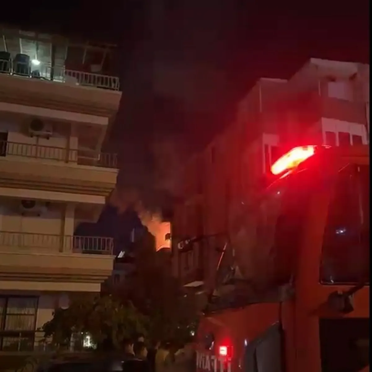Didim'de apartmanda yangın paniği! Alevler katlara sıçramadan söndürüldü