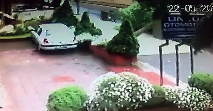 Son dakika: İstanbul Kadıköy'de fırtına ortalığı savaş alanına çevirdi! O anlar kamerada |Video