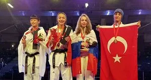 Gurur tablosu! Türk Bayrağını dalgalandırdılar