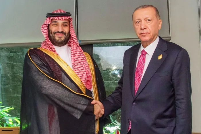 baskan-erdogandan-bayram-diplomasisi-bae-devlet-baskani-ve-suudi-veliaht-prensi-ile-gorustu-1718552827370.jpg Başkan Erdoğan'dan bayram diplomasisi! Peş peşe kritik görüşmeler | Net Filistin vurgusu: Barış ve huzur dileğiyle... - 4