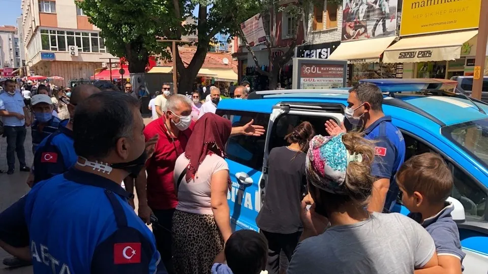 Zabıtalara yakalanan dilencinin rahatlığı pes dedirtti
