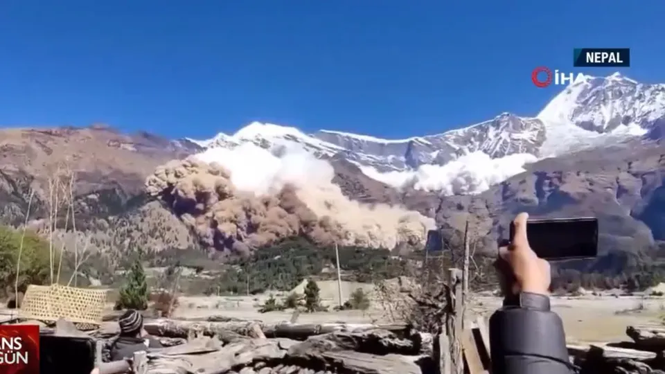 Mustang’in üzerine çığ düştü: 11 yaralı