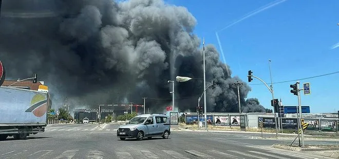 İstanbul’da fabrika yangını! Çok sayıda ekip bölgede: 6 saatin ardından alevler söndürüldü