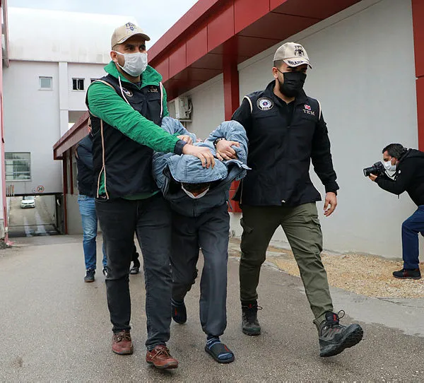 Adana'da 79 mezarı tahrip eden 5 DEAŞ'lı tutuklandı - 1