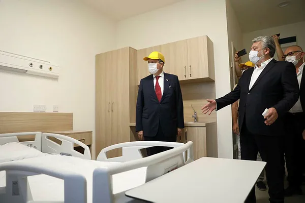 KKTC Başbakanı Ersin Tatar’dan Acil Durum Hastanesi’ne ziyaret: Böyle Türkiye’ye can kurban