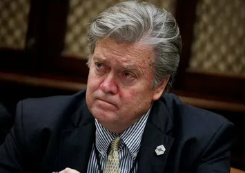 Donald Trump, Steve Bannon'u görevden aldı