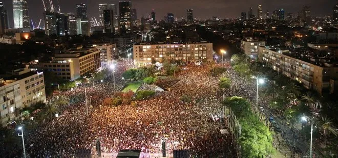 Tel Aviv’de Netanyahu’ya karşı dev protesto! ’’Hükümet bizi öldürecek’’