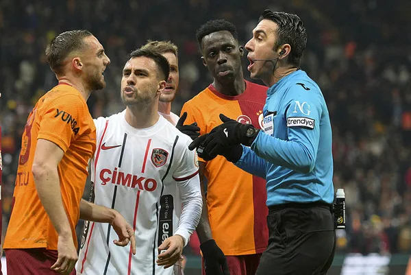 Aslan’dan muhteşem geri dönüş! Galatasaray 2-1 Gaziantep FK MAÇ SONUCU