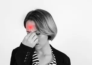 Beyin acıyı hissetmezken baş ağrısı neden olur? Migreni tetikleyen 7 faktör