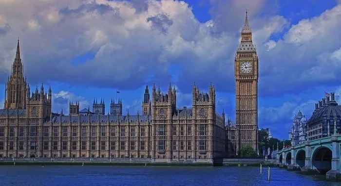 İngiltere’de ana muhalefetteki İşçi Partisi tek başına iktidar oldu