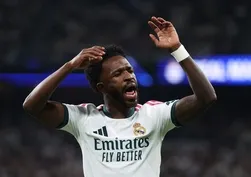Vinicius Junior'ın golü VAR'dan döndü: Rakibin saçını çektiği için kırmızı kart gördü!