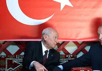 Başkan Erdoğan ve Bahçeli Ahlat'ta! Dostluk karesi beğeni topladı | Selçuklu Kabristanı'na ziyaret